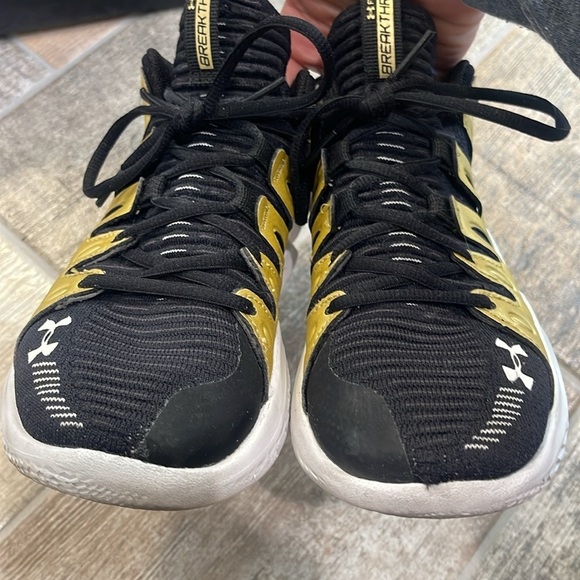 Under Armour Womens UA W Flow Breakthru 4 Black & Gold Basketball Sneakers 7 - Picture 6 of 10